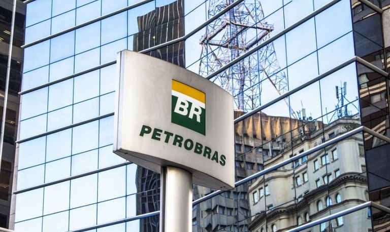 Presidente da Petrobras diz que não repassa volatilidade momentânea do petróleo aos preços