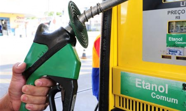 Preço do etanol vai subir na entressafra, preveem usinas