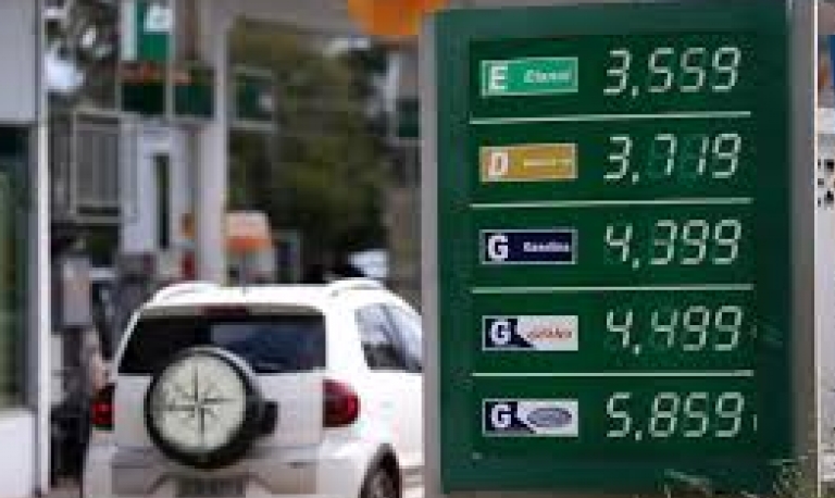 Preços dos combustíveis devem subir em 2021