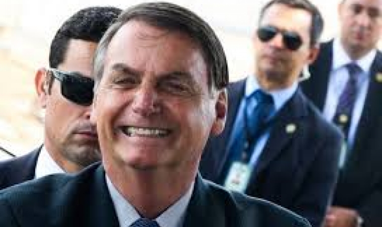 Bolsonaro confirma intenção de trazer fábrica da Tesla para o Brasil
