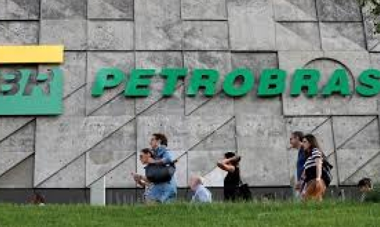 Petrobras venderá no Brasil gasolina de maior qualidade a partir de agosto