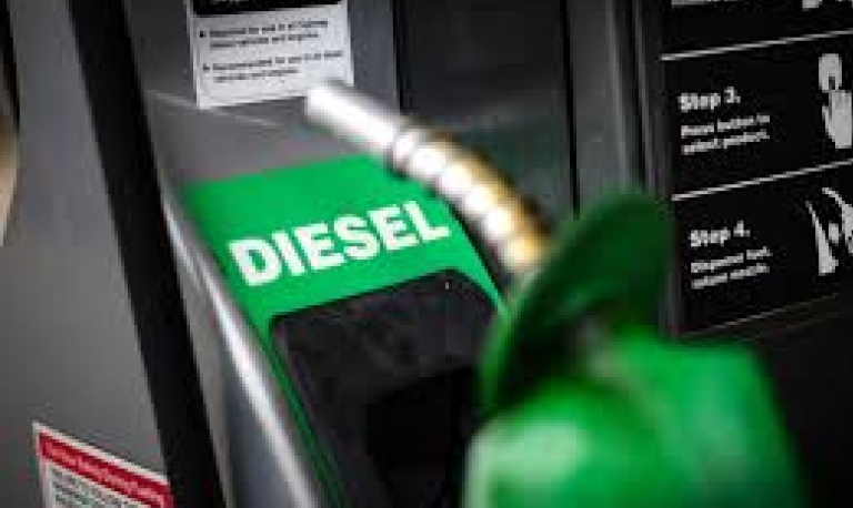 Entenda o cenário que pode gerar explosão no preço de custo do diesel em maio; Fecombustíveis atua