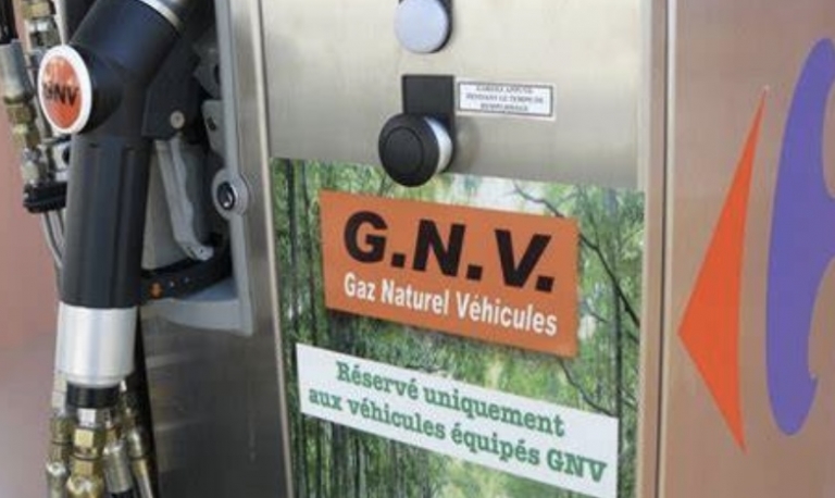 Abastecer com GNV rende quase o dobro que gasolina e etanol, aponta Abegás