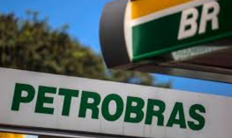 Petrobras reajusta gasolina após mais de 50 dias; importadores apontam defasagem