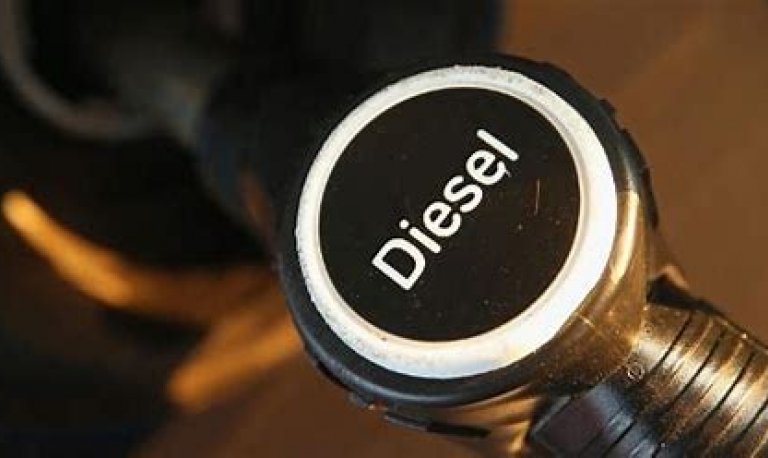 Empresas ampliam importação de diesel por medo de escassez
