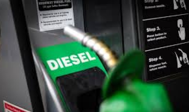 Comissão ouve ministro de Minas e Energia sobre preço do óleo diesel