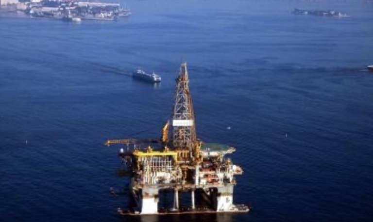 Importação de derivados de petróleo ganha espaço no País, enquanto Petrobrás reduz produção própria