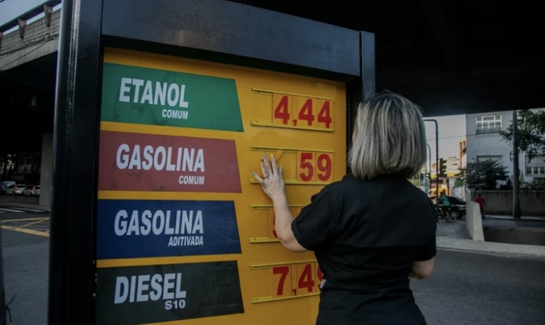 Estatal reduz preço da gasolina duas vezes em julho